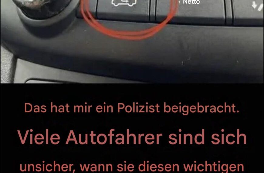 Die verborgene Rolle der Umlufttaste in Ihrem Fahrerlebnis Dieses Symbol steuert die Umluftfunktion Ihres Fahrzeugs – eine einfache Funktion, die bei richtiger Anwendung den Komfort im Innenraum deutlich verbessern kann. Ob Sie bei heißem Wetter fahren, im Stau stehen oder durch staubige oder verschmutzte Gebiete reisen: Zu wissen, wann Sie diese Funktion ein- oder ausschalten sollten, kann Ihr Fahrerlebnis spürbar verbessern. Wenn die Umluftfunktion ausgeschaltet ist , saugt das Belüftungssystem Ihres Fahrzeugs Frischluft von außen an, filtert sie und erwärmt oder kühlt sie, bevor sie im Fahrgastraum verteilt wird. Ist die Umluftfunktion eingeschaltet , schließt eine Klappe im Inneren, blockiert die Außenluftzufuhr und ermöglicht es dem System, die bereits im Fahrzeug befindliche Luft wiederzuverwenden. Dadurch entsteht ein geschlossener Kreislauf, der die Klimatisierung in bestimmten Situationen effizienter macht. Einer der Hauptvorteile der Umluftkühlung ist die schnellere Abkühlung bei warmem Wetter. Da die Klimaanlage die bereits gekühlte Kabinenluft kontinuierlich weiterkühlt, erreicht der Innenraum schneller eine angenehme Temperatur und das System wird weniger belastet. Die Umluftfunktion ist auch beim Fahren hinter stark abgasbelasteten Fahrzeugen, in Gebieten mit starken Gerüchen oder auf staubigen Straßen von Vorteil. Auch Allergiker profitieren davon, da in diesem Modus weniger Pollen und andere Reizstoffe aus der Außenluft ins Fahrzeug gelangen. Die Umluftfunktion sollte jedoch nicht dauerhaft aktiviert sein. Bei Kälte oder Regen kann die eingeschlossene Luft im Innenraum die Luftfeuchtigkeit erhöhen und zum Beschlagen der Scheiben führen. Die Umschaltung auf Frischluftzufuhr sorgt für klare Sicht und freie Sicht. Auf langen Fahrten kann die Frischluftzufuhr zudem die Ermüdung reduzieren, da sie für einen besseren Sauerstoffgehalt im Innenraum sorgt. Damit das System einwandfrei funktioniert, wechseln Sie den Innenraumfilter regelmäßig – in der Regel alle 12.000 bis 15.000 Meilen (ca. 19.000 bis 24.000 km). Wenn Sie wissen, wie und wann Sie diese kleine Taste verwenden, genießen Sie in jeder Jahreszeit eine sicherere und komfortablere Fahrt. Ähnliche Beiträge: Was symbolisiert es, wenn der Verstorbene im Traum zu Ihnen spricht? Ich habe einmal täglich 5 Tropfen 3%iges Wasserstoffperoxid in jedes Ohr geträufelt. 3 Tage später geschah Folgendes. Viele leiden im Alter darunter, dass sie diese fünf Dinge nicht loslassen können. Zwischen 65 und 80 Jahren: Fünf Aspekte, die Wohlbefinden und ein gut betreutes Leben widerspiegeln.
