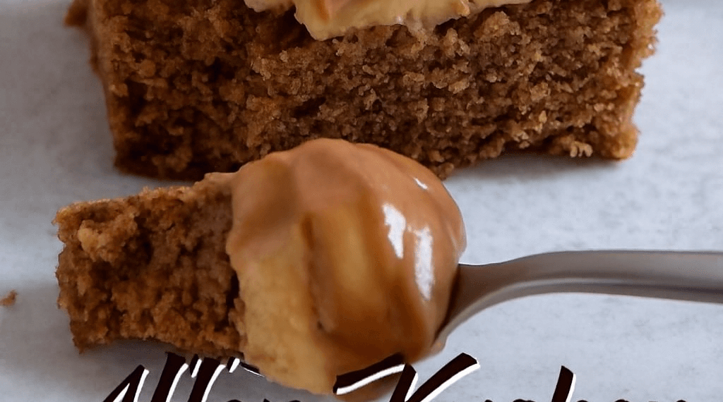 Zutaten Boden: 3 Eier 3 EL Zucker 3 EL Milch 3 EL Öl 3 EL Mehl 1 TL Backpulver 3 EL Kakaopulver (oder 2 EL Kakaopulver) Creme: 450 ml Milch 2 EL Vanillepuddingpulver 5 EL Zucker 100 ml Sahne Schokoladenüberzug: 150 g Vollmilchschokolade 150 ml Sahne Zusätzlich: 2-3 Bananen Zubereitung Boden: Eier mit Zucker schaumig schlagen, Milch und Öl hinzufügen und verrühren. Mehl und Backpulver unterrühren. Kakaopulver hinzufügen und vermengen. In eine 20×20 cm große Form füllen und ca. 15 Minuten bei 250 °C backen. Den gebackenen Boden abkühlen lassen. Creme: 400 ml Milch in einem Topf zum Kochen bringen. Puddingpulver, Zucker und die restlichen 50 ml Milch in einer Schüssel verrühren und in den kochenden Topf geben. Unter ständigem Rühren eindicken lassen. Etwas abkühlen lassen und in der Zwischenzeit 100 ml Sahne halbieren. Den gekochten Pudding unterrühren und alles gut vermengen. Die Creme auf dem Boden verteilen. Bananen: 2–3 Bananen in etwas dickere Ringe schneiden und auf der Creme anrichten. Schokoladenglasur: Die Sahne erhitzen, die Schokoladenstückchen hinzufügen und einige Minuten verrühren. Über die Bananen gießen und den Kuchen gut durchkühlen lassen. Am besten über Nacht.