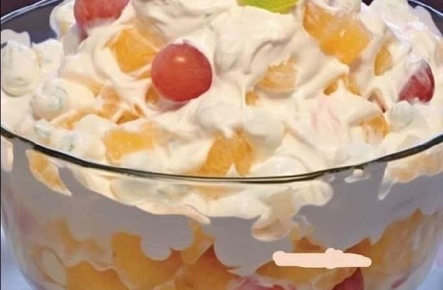 Es gibt nichts Besseres als den Ambrosia-Salat meiner Oma! Meine Oma macht den besten!