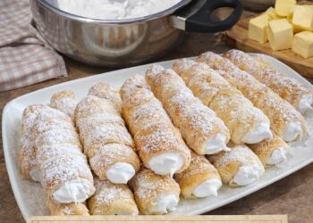 Selbstgemachte Schaumrollen mit italienischer Eischnee-Füllung