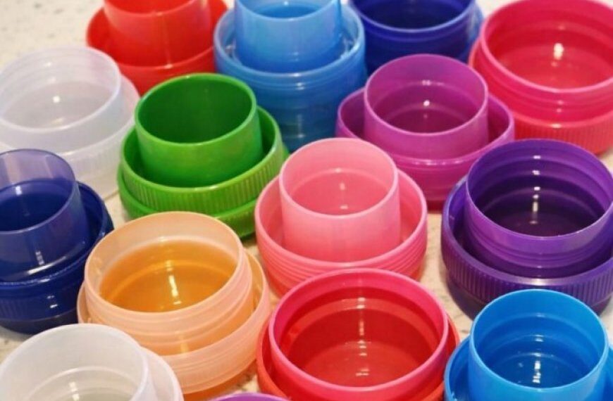 Werfen Sie die leeren Deckel von Waschmittelpackungen noch nicht weg! Hier sind 10 clevere Ideen zur Wiederverwendung.