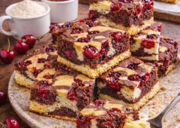 Schoko Kirsch Blechkuchen in 5 Minuten!