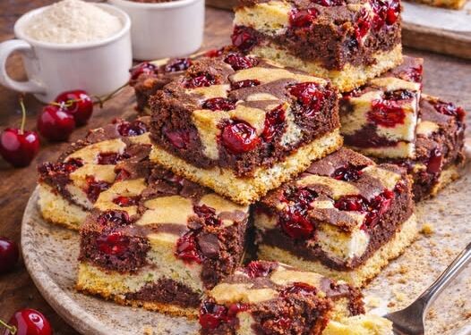 Schoko Kirsch Blechkuchen in 5 Minuten!