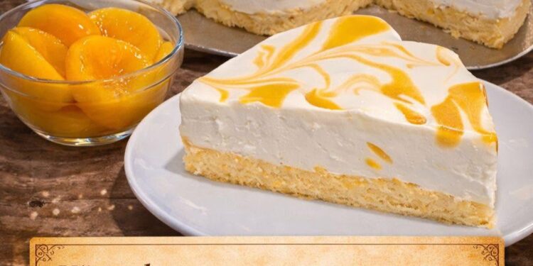 Diese Käsesahnetorte mit Pfirsichen ist ein Traum – cremig, fruchtig & unglaublich leicht