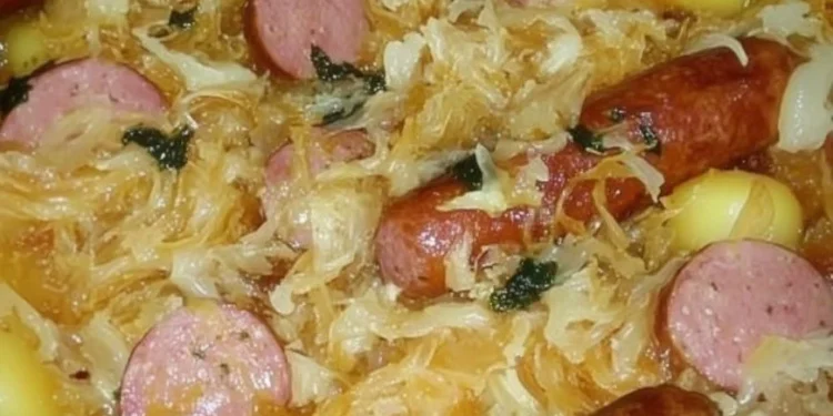 Bratwurst mit Sauerkraut und Kartoffeln – Ein traditionelles Familienrezept
